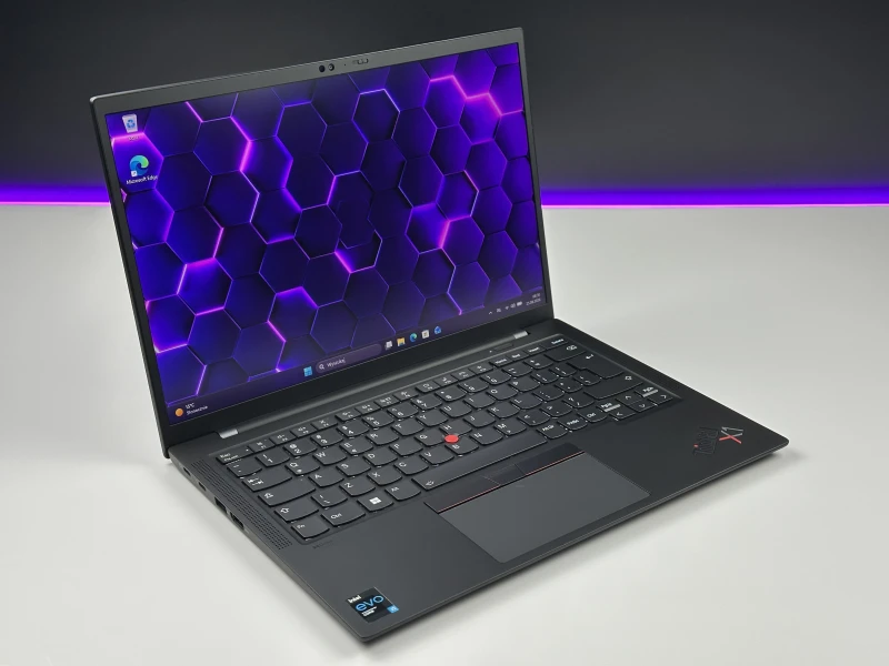 Lenovo ThinkPad X1 Carbon z procesorem i5-1135G7, 16GB RAM, LTE i ekranem 14" FHD+. Ultralekki laptop z czytnikiem linii papilarnych i Intel Iris Xe.