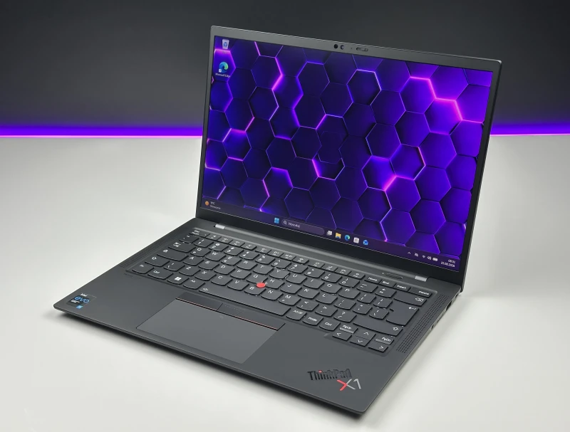Lenovo ThinkPad X1 Carbon z procesorem i5-1135G7, 16GB RAM, LTE i ekranem 14" FHD+. Ultralekki laptop z czytnikiem linii papilarnych i Intel Iris Xe.