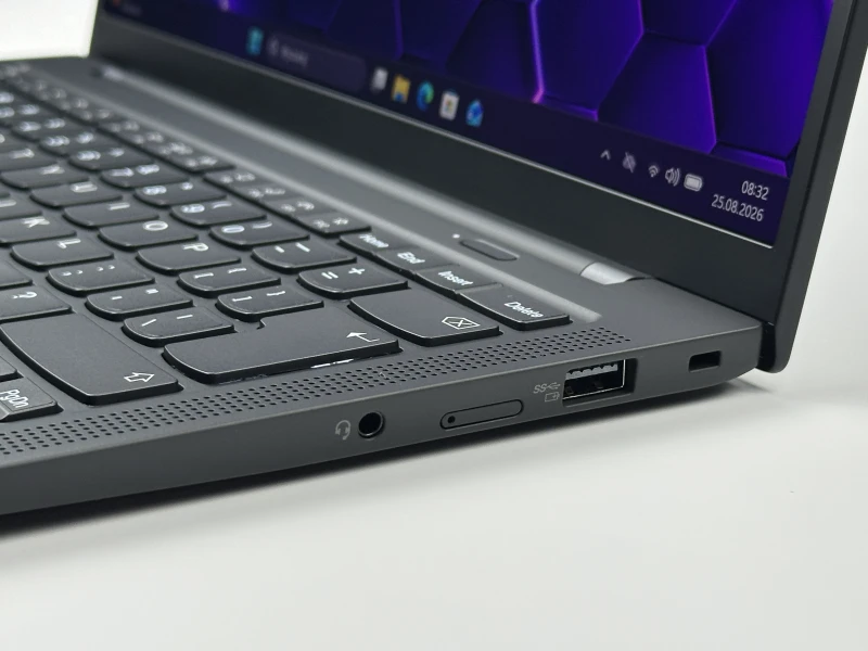 Lenovo ThinkPad X1 Carbon z procesorem i5-1135G7, 16GB RAM, LTE i ekranem 14" FHD+. Ultralekki laptop z czytnikiem linii papilarnych i Intel Iris Xe.