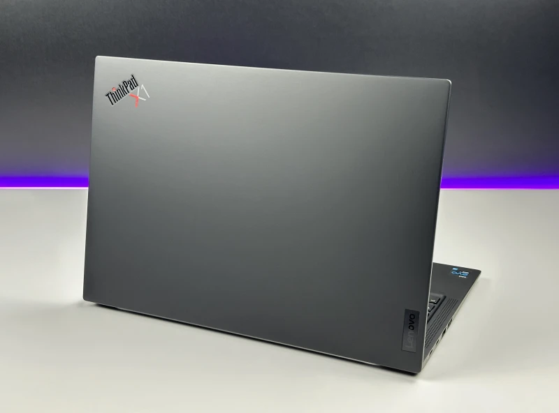 Lenovo ThinkPad X1 Carbon z procesorem i5-1135G7, 16GB RAM, LTE i ekranem 14" FHD+. Ultralekki laptop z czytnikiem linii papilarnych i Intel Iris Xe.