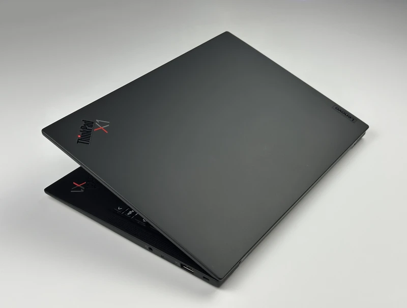 Lenovo ThinkPad X1 Carbon z procesorem i5-1135G7, 16GB RAM, LTE i ekranem 14" FHD+. Ultralekki laptop z czytnikiem linii papilarnych i Intel Iris Xe.