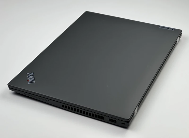 Lenovo ThinkPad T16 Gen 1 z i7-1270P i dotykowym ekranem 16” FHD+. Wydajny laptop biznesowy z dużą przestrzenią roboczą do pracy i multitaskingu. Lenovo ThinkPad T16 Gen 1 z i7-1270P i dotykowym ekranem 16” FHD+. Wydajny laptop biznesowy z dużą przestrzenią roboczą do pracy i multitaskingu.