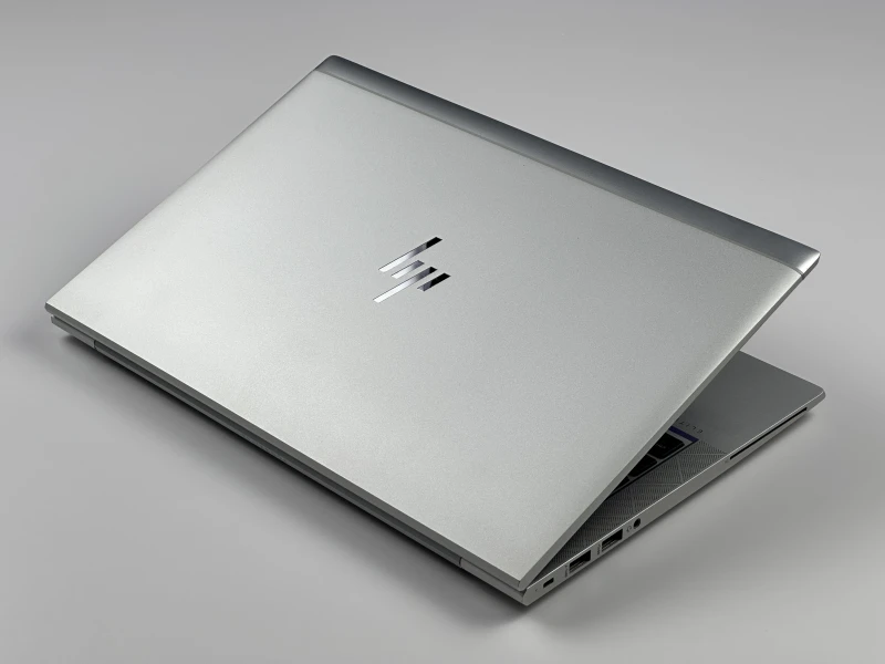 HP EliteBook 830 G7 z procesorem i5-10310U, ekranem 13.3" FHD Sure View i Intel UHD Graphics. Laptop biznesowy z czytnikiem linii papilarnych. HP EliteBook 830 G7 z procesorem i5-10310U, ekranem 13.3" FHD Sure View i Intel UHD Graphics. Laptop biznesowy z czytnikiem linii papilarnych.