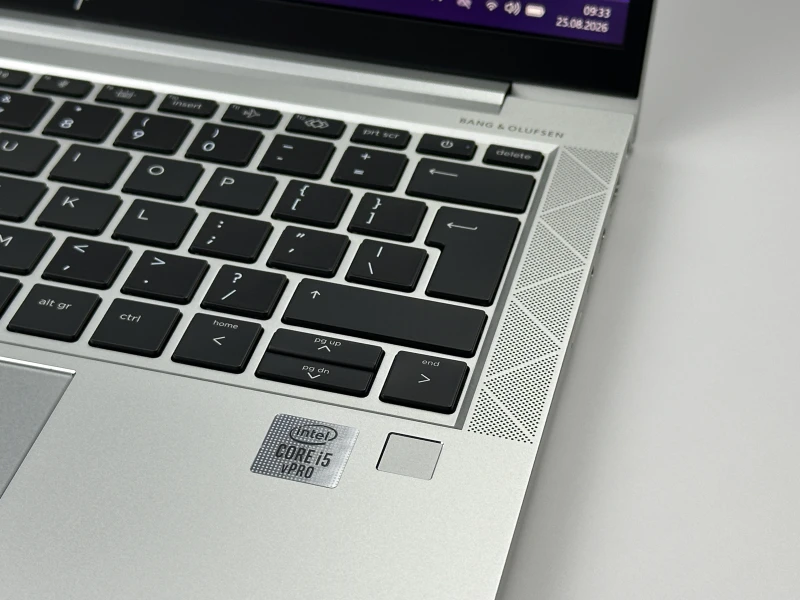 HP EliteBook 830 G7 z procesorem i5-10310U, ekranem 13.3" FHD Sure View i Intel UHD Graphics. Laptop biznesowy z czytnikiem linii papilarnych.