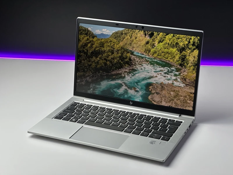 HP EliteBook 830 G7 z procesorem i5-10310U, ekranem 13.3" FHD Sure View i Intel UHD Graphics. Laptop biznesowy z czytnikiem linii papilarnych. HP EliteBook 830 G7 z procesorem i5-10310U, ekranem 13.3" FHD Sure View i Intel UHD Graphics. Laptop biznesowy z czytnikiem linii papilarnych.