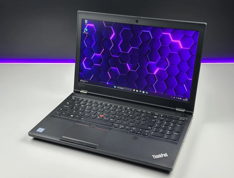 Lenovo ThinkPad P53 z i7-9850H, matrycą FHD i grafiką T1000 (4GB) – stacja robocza dla wymagających, łącząca moc i profesjonalną grafikę.