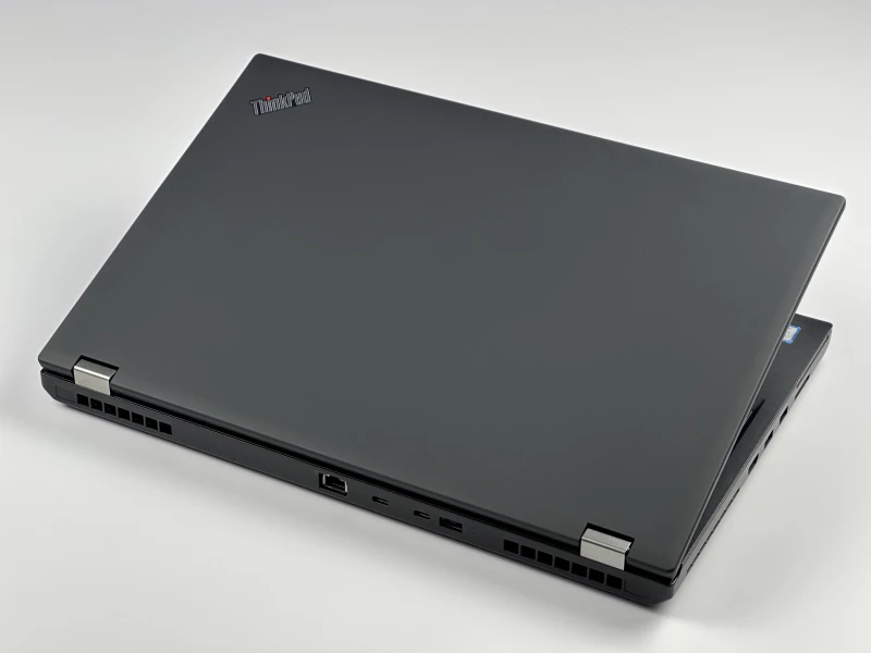 Lenovo ThinkPad P53 z i7-9850H, matrycą FHD i grafiką T1000 (4GB) – stacja robocza dla wymagających, łącząca moc i profesjonalną grafikę.