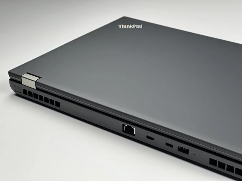 Lenovo ThinkPad P53 z i7-9850H, matrycą FHD i grafiką T1000 (4GB) – stacja robocza dla wymagających, łącząca moc i profesjonalną grafikę.