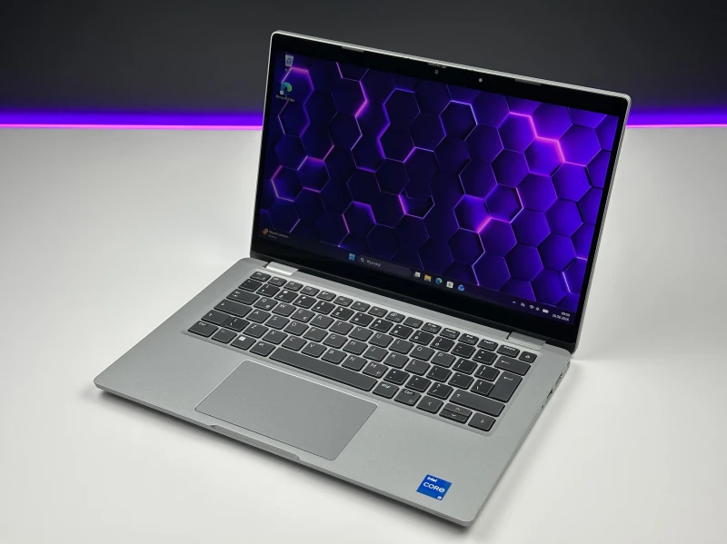 Dell Latitude 5330 2in1 i5-1245U, dotykowy 13.3" FHD – szybki laptop konwertowalny z Intel Iris Xe, idealny do pracy mobilnej, biura i multitaskingu.