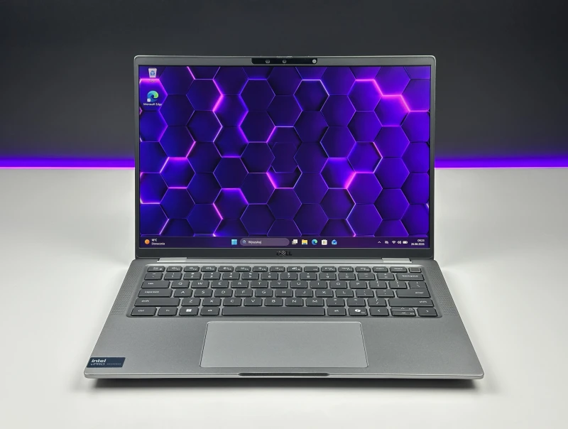Dell Latitude 7450 z procesorem Intel Core Ultra 7 165U, 16 GB RAM i dotykowym ekranem 14″ FHD+. Laptop biznesowy z klawiaturą US.