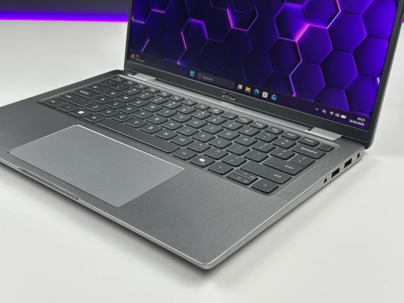 Dell Latitude 7450 z procesorem Intel Core Ultra 7 165U, 16 GB RAM i dotykowym ekranem 14″ FHD+. Laptop biznesowy z klawiaturą US.