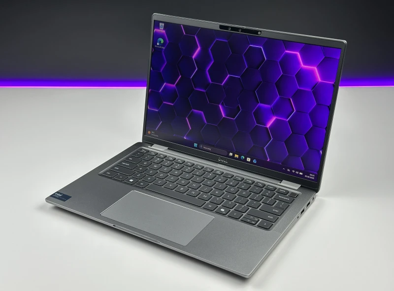 Dell Latitude 7450 z procesorem Intel Core Ultra 7 165U, 16 GB RAM i dotykowym ekranem 14″ FHD+. Laptop biznesowy z klawiaturą US.