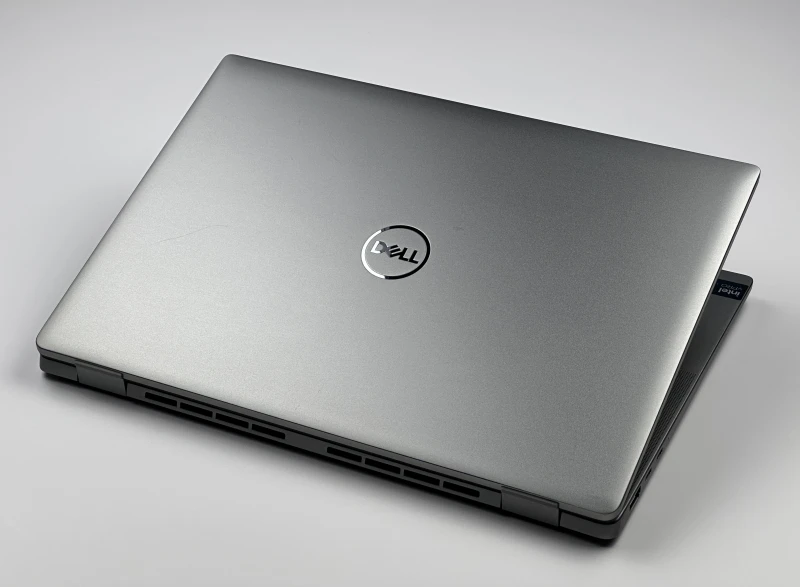 Dell Latitude 7450 z procesorem Intel Core Ultra 7 165U, 16 GB RAM i dotykowym ekranem 14″ FHD+. Laptop biznesowy z klawiaturą US.