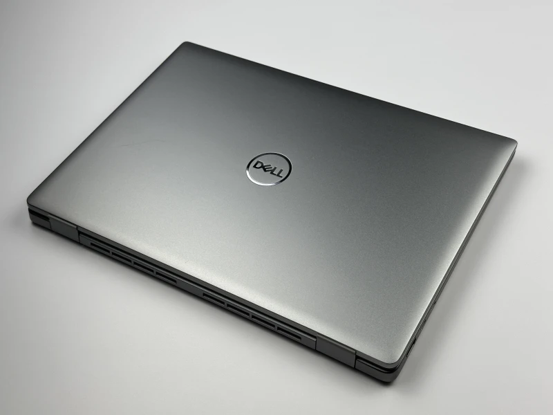 Dell Latitude 7450 z procesorem Intel Core Ultra 7 165U, 16 GB RAM i dotykowym ekranem 14″ FHD+. Laptop biznesowy z klawiaturą US.