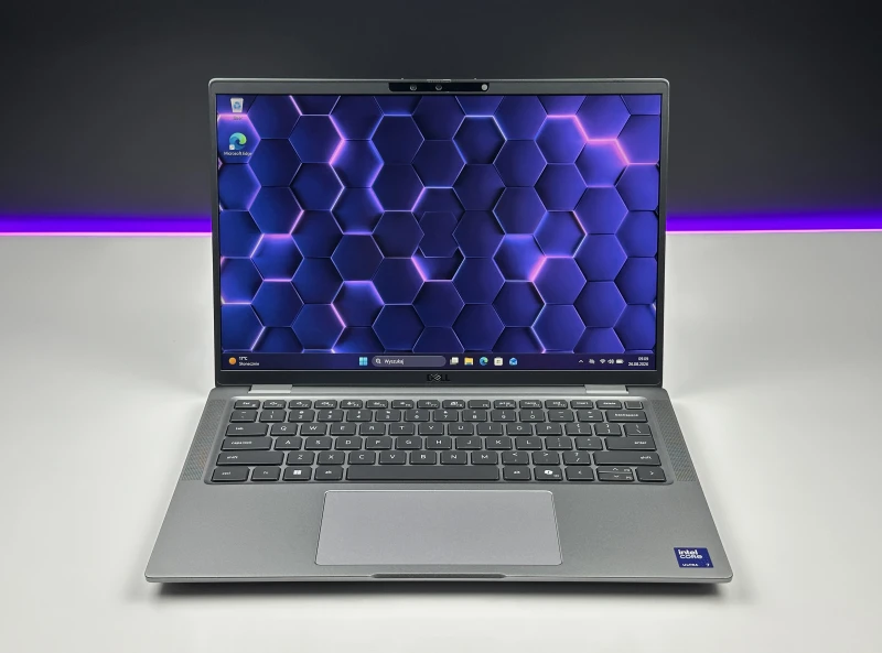 Dell Latitude 7450 z procesorem Intel Core Ultra 7 155U, 16 GB RAM i ekranem 14″ FHD+. Laptop z grafiką Intel Graphics, czytnikiem linii papilarnych.