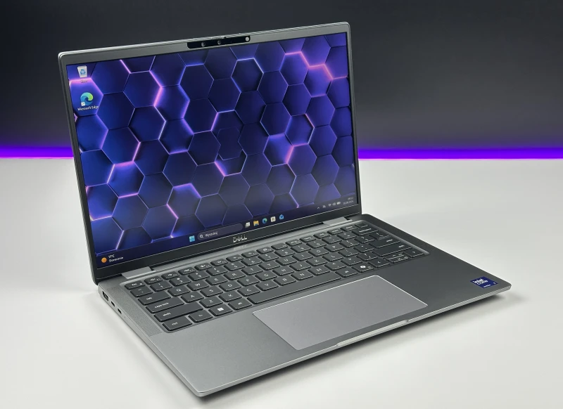 Dell Latitude 7450 z procesorem Intel Core Ultra 7 155U, 16 GB RAM i ekranem 14″ FHD+. Laptop z grafiką Intel Graphics, czytnikiem linii papilarnych.
