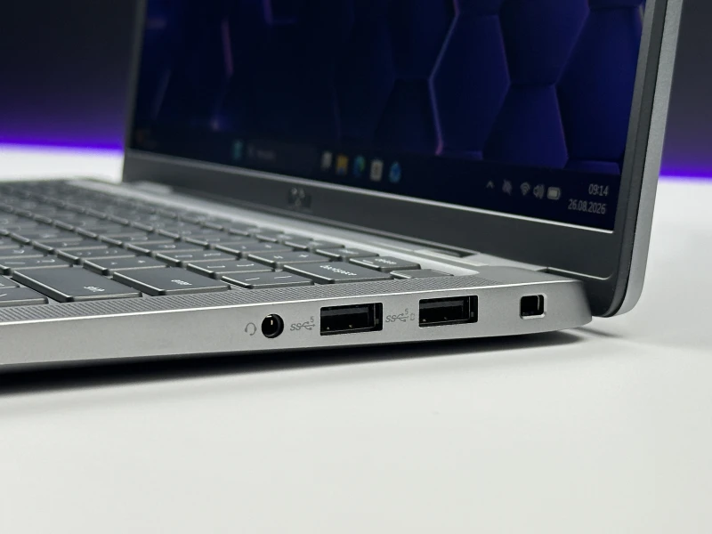 Dell Latitude 7450 z procesorem Intel Core Ultra 7 155U, 16 GB RAM i ekranem 14″ FHD+. Laptop z grafiką Intel Graphics, czytnikiem linii papilarnych.