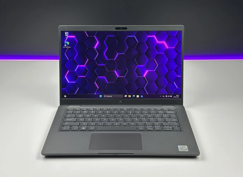 Dell Latitude 7310 z i5-10310U, 16GB RAM i ekranem 13.3". Lekki laptop biznesowy z obudową Carbon, czytnikiem linii papilarnych i Intel UHD Graphics.