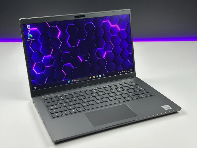 Dell Latitude 7310 z i5-10310U, 16GB RAM i ekranem 13.3". Lekki laptop biznesowy z obudową Carbon, czytnikiem linii papilarnych i Intel UHD Graphics.