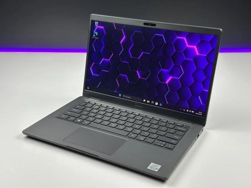 Dell Latitude 7310 z i5-10310U, 16GB RAM i ekranem 13.3". Lekki laptop biznesowy z obudową Carbon, czytnikiem linii papilarnych i Intel UHD Graphics.