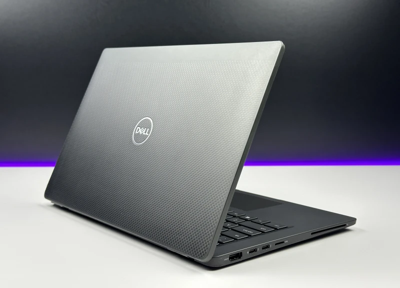 Dell Latitude 7310 z i5-10310U, 16GB RAM i ekranem 13.3". Lekki laptop biznesowy z obudową Carbon, czytnikiem linii papilarnych i Intel UHD Graphics.