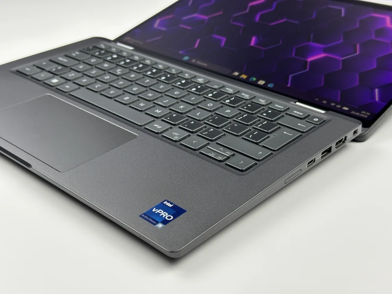 Dell Latitude 7430 2in1 z i5-1245U, dotykowym ekranem – laptop konwertowalny z obudową z włókna węglowego, łączący wydajność i mobilność.