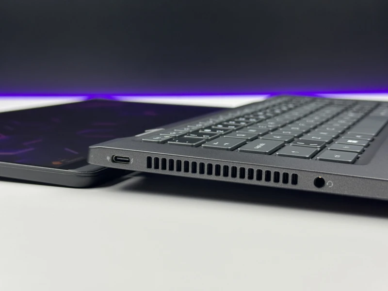 Dell Latitude 7430 2in1 z i5-1245U, dotykowym ekranem – laptop konwertowalny z obudową z włókna węglowego, łączący wydajność i mobilność.