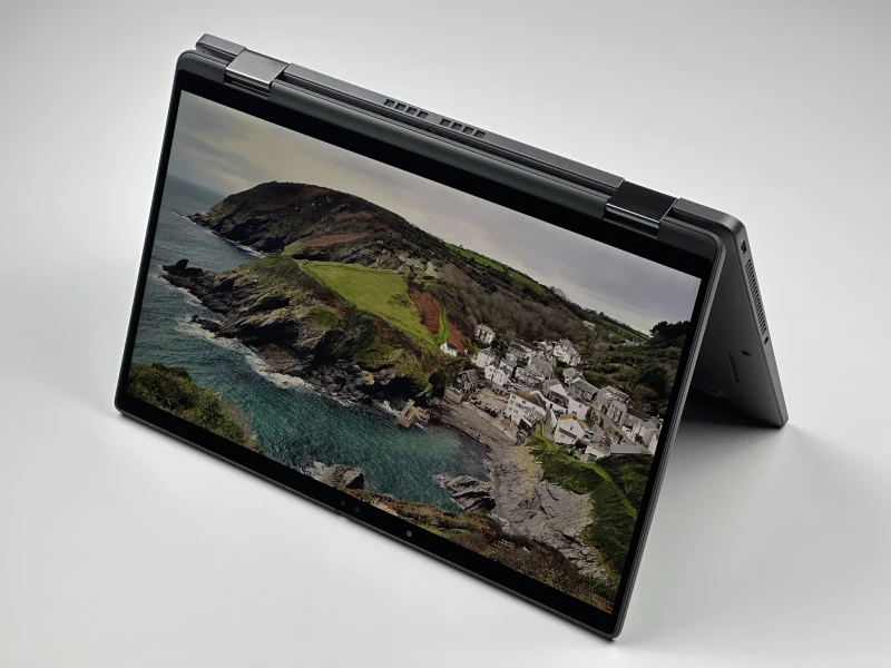 Dell Latitude 7430 2in1 z i5-1245U, dotykowym ekranem – laptop konwertowalny z obudową z włókna węglowego, łączący wydajność i mobilność.