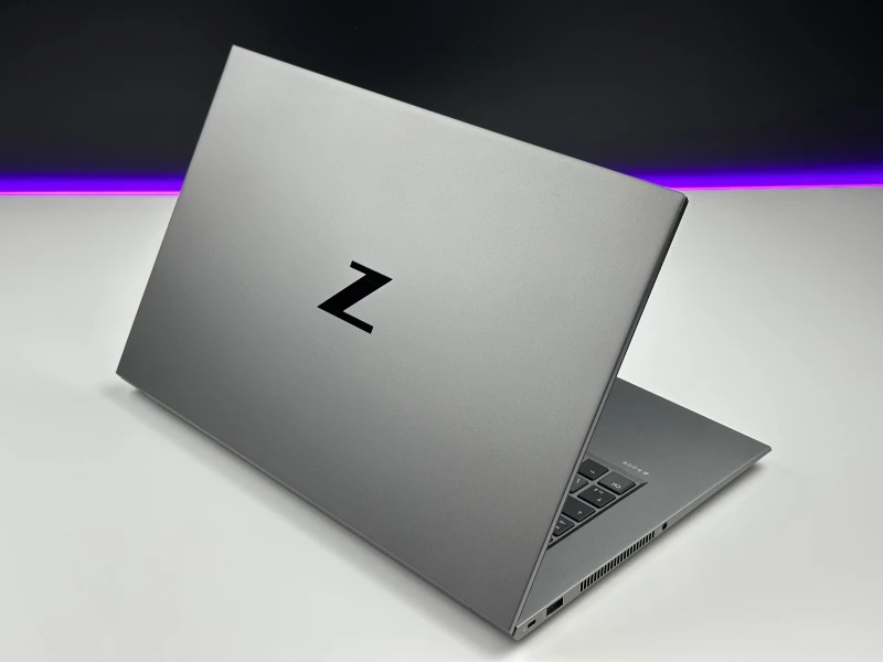 HP ZBook Studio 15 G8 z i7-11850H, ekranem 15,6" FHD i grafiką NVIDIA T1200. Smukła stacja robocza z aluminiową obudową.
