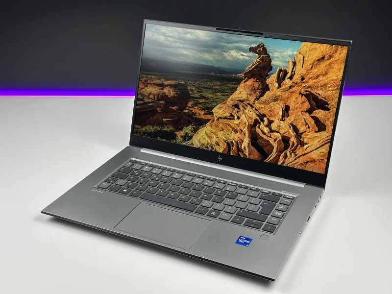 HP ZBook Studio 15 G8 z i7-11850H, ekranem 15,6" FHD i grafiką NVIDIA T1200. Smukła stacja robocza z aluminiową obudową. HP ZBook Studio 15 G8 z i7-11850H, ekranem 15,6" FHD i grafiką NVIDIA T1200. Smukła stacja robocza z aluminiową obudową.