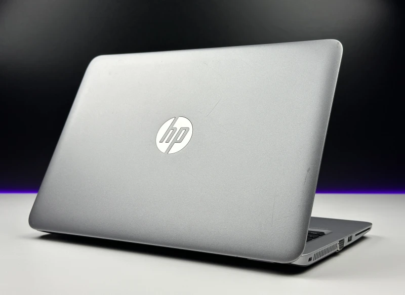 HP EliteBook 820 G3 z procesorem i5-6200U, ekranem 12.5". Kompaktowy laptop biznesowy z Intel HD Graphics 520 i portami VGA oraz DisplayPort.