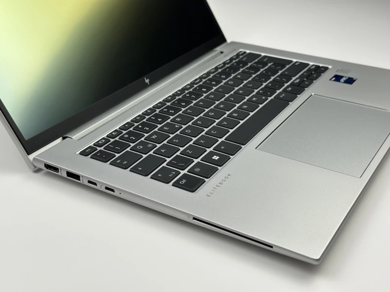 HP EliteBook 840 G10 – wydajność i dyskrecja! i7-1370P, FHD+ z filtrem prywatyzującym – komfort i bezpieczeństwo pracy na najwyższym poziomie.