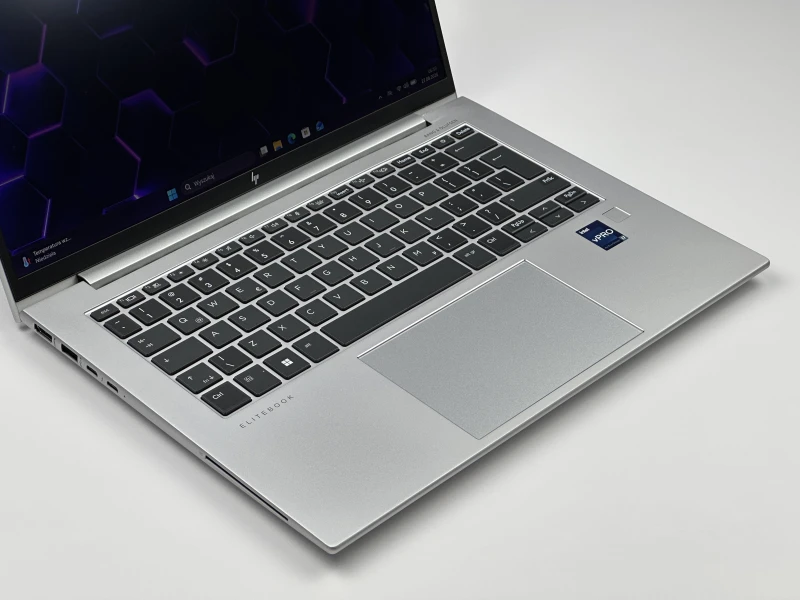 HP EliteBook 840 G10 – wydajność i dyskrecja! i7-1370P, FHD+ z filtrem prywatyzującym – komfort i bezpieczeństwo pracy na najwyższym poziomie.