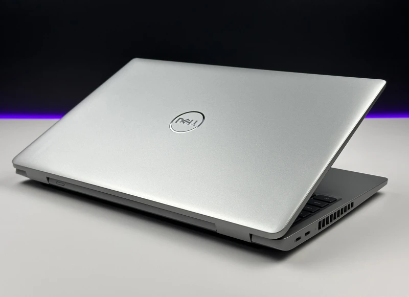 Biznesowy laptop Dell Precision 3580 z procesorem i7-1370P, ekranem 15.6" FHD i RTX A500. Stacja robocza z klawiaturą US i portami Thunderbolt 4. Biznesowy laptop Dell Precision 3580 z procesorem i7-1370P, ekranem 15.6" FHD i RTX A500. Stacja robocza z klawiaturą US i portami Thunderbolt 4.