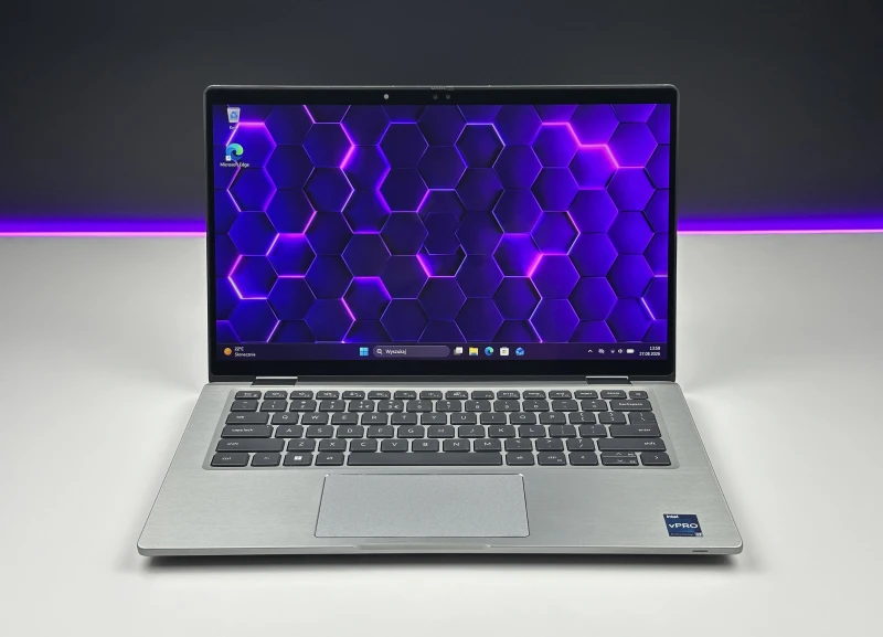 Dell Latitude 7430 2in1 z Intel Core i7-1265U, 32GB RAM i dotykowym ekranem. Aluminiowy laptop konwertowalny z klawiaturą US i grafiką Iris Xe.