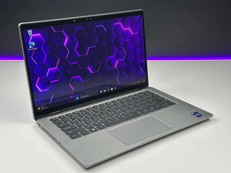 Dell Latitude 7430 2in1 z Intel Core i7-1265U, 32GB RAM i dotykowym ekranem. Aluminiowy laptop konwertowalny z klawiaturą US i grafiką Iris Xe.