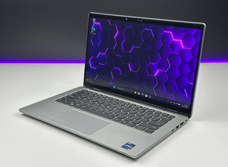 Dell Latitude 7430 2in1 z Intel Core i7-1265U, 32GB RAM i dotykowym ekranem. Aluminiowy laptop konwertowalny z klawiaturą US i grafiką Iris Xe.