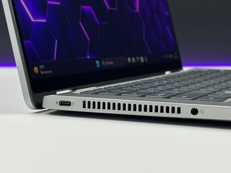 Dell Latitude 7430 2in1 z Intel Core i7-1265U, 32GB RAM i dotykowym ekranem. Aluminiowy laptop konwertowalny z klawiaturą US i grafiką Iris Xe.