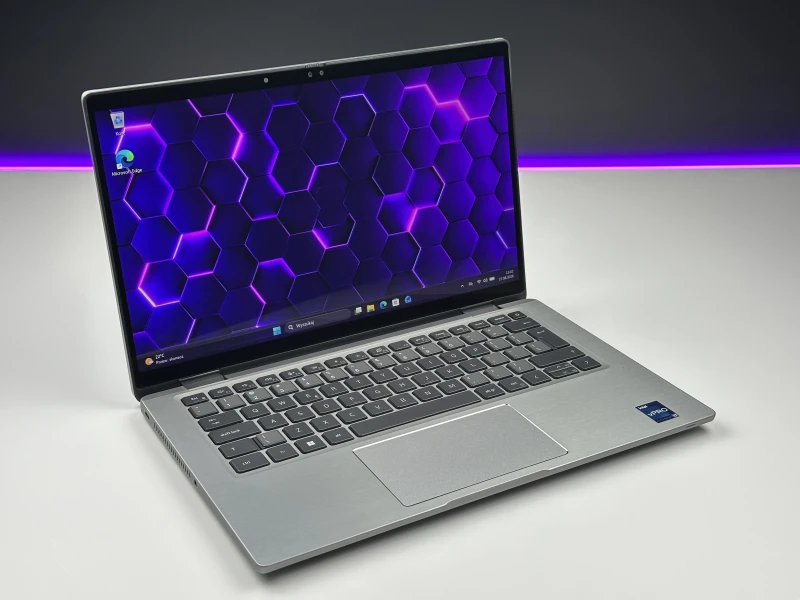 Dell Latitude 7430 2-in-1 z i7-1265U, 32GB RAM i dotykowym ekranem 14" FHD. Aluminiowy laptop w kolorze tytanowoszarym z Intel Iris Xe.