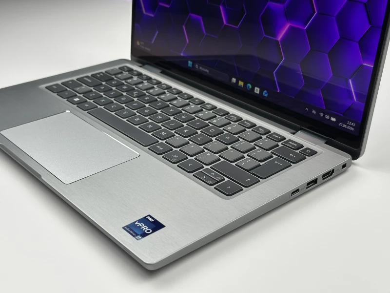 Dell Latitude 7430 2-in-1 z i7-1265U, 32GB RAM i dotykowym ekranem 14" FHD. Aluminiowy laptop w kolorze tytanowoszarym z Intel Iris Xe.