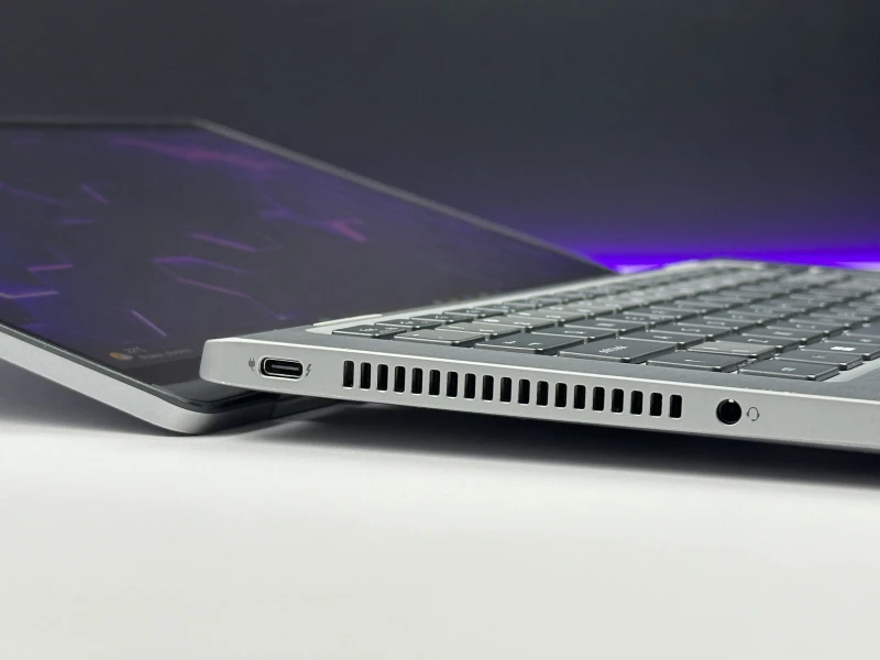 Dell Latitude 7430 2-in-1 z i7-1265U, 32GB RAM i dotykowym ekranem 14" FHD. Aluminiowy laptop w kolorze tytanowoszarym z Intel Iris Xe.