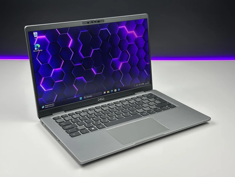 Dell Latitude 7430 w tytanowoszarym aluminium z i7-1265U, 32GB RAM i 14" FHD. Smukły laptop biznesowy z Intel Iris Xe i czytnikiem linii papilarnych.