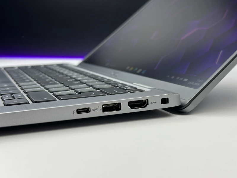 Dell Latitude 7430 w tytanowoszarym aluminium z i7-1265U, 32GB RAM i 14" FHD. Smukły laptop biznesowy z Intel Iris Xe i czytnikiem linii papilarnych.