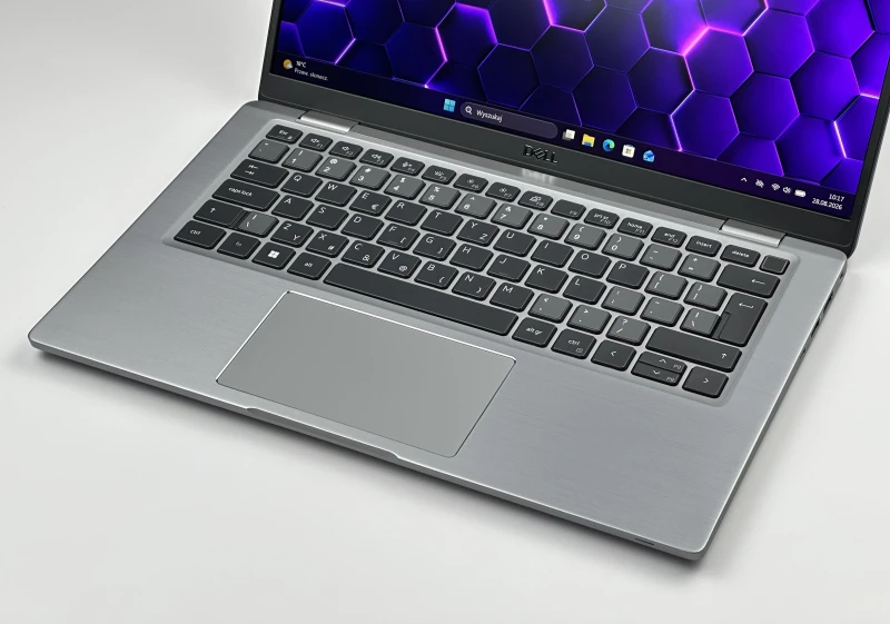 Dell Latitude 7430 w tytanowoszarym aluminium z i7-1265U, 32GB RAM i 14" FHD. Smukły laptop biznesowy z Intel Iris Xe i czytnikiem linii papilarnych.