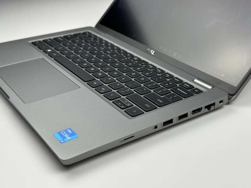 Dell Latitude 5430 - procesor i5-1235U, matryca 14" oraz modem LTE – nowoczesny laptop biznesowy z klawiaturą US, idealny do pracy.