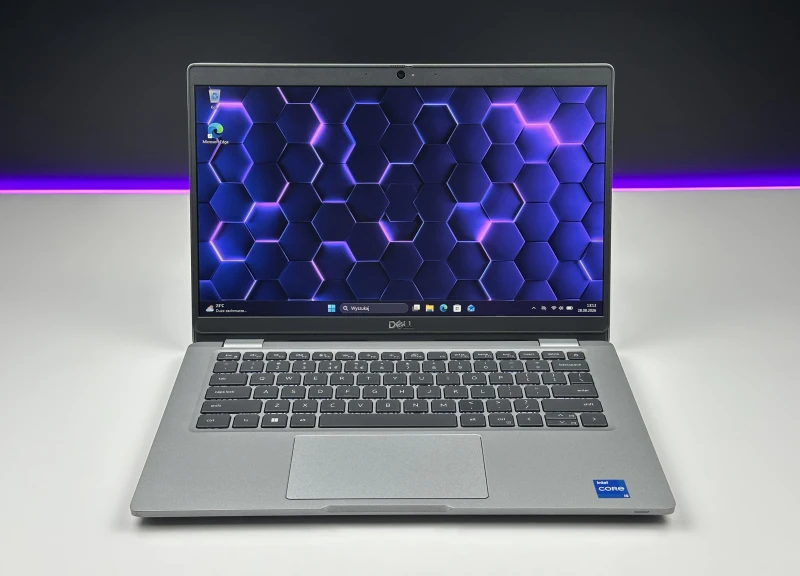 Dell Latitude 5330 - i5-1235U, 8GB RAM, LTE. Lekki laptop biznesowy z klawiaturą US i szybkim interfejsem PCIe NVMe do codziennej pracy mobilnej.