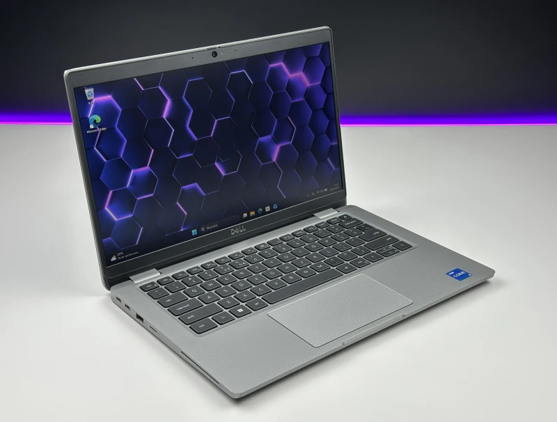 Dell Latitude 5330 - i5-1235U, 8GB RAM, LTE. Lekki laptop biznesowy z klawiaturą US i szybkim interfejsem PCIe NVMe do codziennej pracy mobilnej.