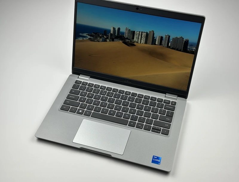 Dell Latitude 5330 - i5-1235U, 8GB RAM, LTE. Lekki laptop biznesowy z klawiaturą US i szybkim interfejsem PCIe NVMe do codziennej pracy mobilnej. Dell Latitude 5330 - i5-1235U, 8GB RAM, LTE. Lekki laptop biznesowy z klawiaturą US i szybkim interfejsem PCIe NVMe do codziennej pracy mobilnej.