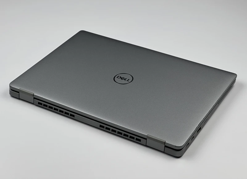 Dell Latitude 5330 - i5-1235U, 8GB RAM, LTE. Lekki laptop biznesowy z klawiaturą US i szybkim interfejsem PCIe NVMe do codziennej pracy mobilnej.