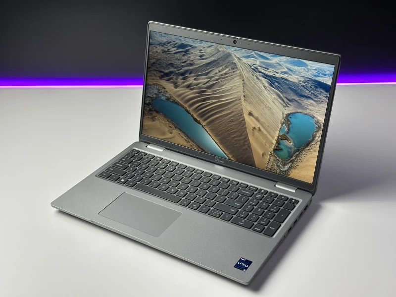 Dell Latitude 5540 – i5-1335U, FHD 15.6" i LTE. Nowoczesny laptop biznesowy do pracy mobilnej, biurowej i zdalnej. Szybki, solidny i gotowy do działania. Dell Latitude 5540 – i5-1335U, FHD 15.6" i LTE. Nowoczesny laptop biznesowy do pracy mobilnej, biurowej i zdalnej. Szybki, solidny i gotowy do działania.